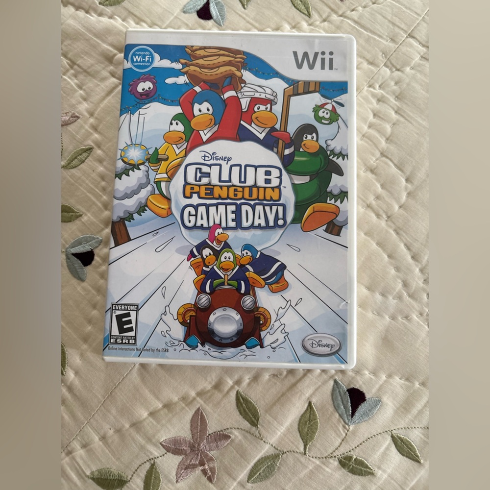 Disney Club Penguin Game Day! Wii — White, Blue, Orange Cover